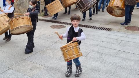 El folin de Chaguazoso en el desfile de Vilario de Conso