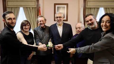 El alcalde, Miguel Fern�ndez, present� la tapa que homenajea a la Muralla acompa�ado del sector hostelero