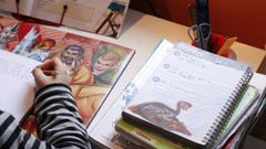 Imagen de archivo de un ni�o haciendo deberes