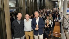 Jos Manuel Pardo, que fue jugador del Deportivo, Luis Aira y Juan Lago son tres profesores muy queridos en el Colegio Internacional Eirs y, con motivo de su jubilacin, fueron despedidos a lo grande en el colegio y con una cena organizada por el centro y sus compaeros.