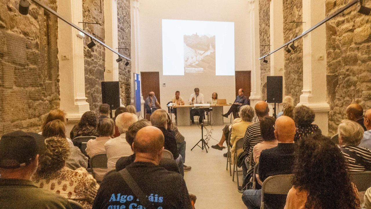 La reforma de la Praza de Castelao de Corcubión pasa el test vecinal