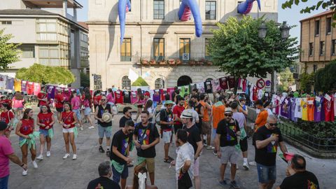 Las pandillas lucieron las camisetas que disearon para esta edicin de la Festa do Pulpo