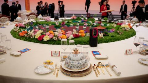 Un lugar preparado para   Trump antes del banquete de estado  en el Gran Sal�n del Pueblo en Pek�n.