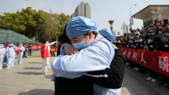 Despedida de un m�dico que trabaj� para contener el coronavirus en Wuhan, China