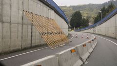 Muro que corre peligro de caer en la N-120.