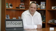 Oscar Paredes estudi� una FP de inform�tica y hace a�os mont� su propia empresa en Vilalba