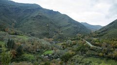 El paisaje antes del desastre. Los montes situados por encima de la peque�a aldea abandonada de Lousadela son una de las zonas m�s afectadas por el incendio del pasado fin de semana 