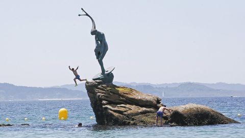 Balizamiento del verano pasado en la playa de Silgar, en Sanxenxo