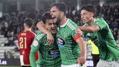 Ant&oacute;n Escobar, &Aacute;lvaro Gim&eacute;nez y Jairo Noriega celebran un gol