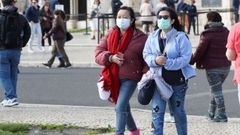 Mujeres con mascaraillas en Lisboa