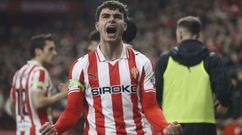 Mnau Rodr�guez, canterano del Celta, celebrando su primer gol en Segunda con el Sporting.