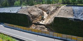 Las obras para la reconstrucci�n del talud de la  AG-56 estuvieron una semana paradas seg�n el Concello.