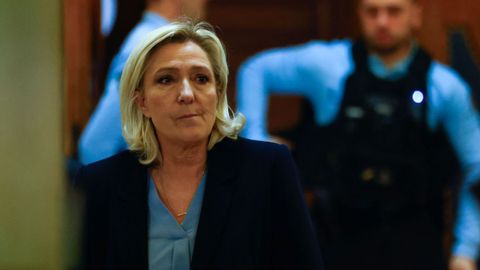 La l�der ultraderechista Marine Le Pen, en el Tribunal de Par�s