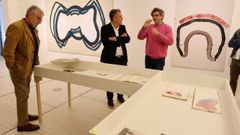 Xos� Mar�a �lvarez C�ccamo, primeiro pola esquerda na presentaci�n da exposici�n adicada a s�a irm�