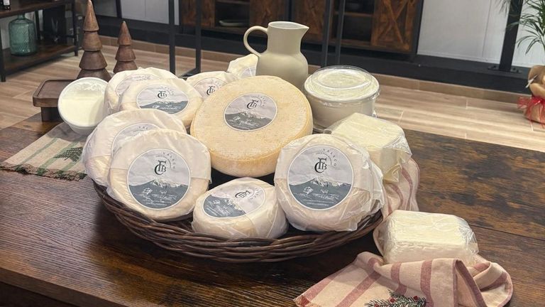 Un surtido de queso, en el establecimiento donde los comercializan.