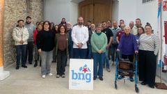 Geno Carballeira, candidato del BNG a las elecciones municipales del 2027, rodeado de la militancia en la asamblea en la que sali� elegido.