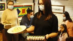 El negocio que dirige en Cantarrana Maribel Casas completa ahora su oferta tradicional con comida asi�tica