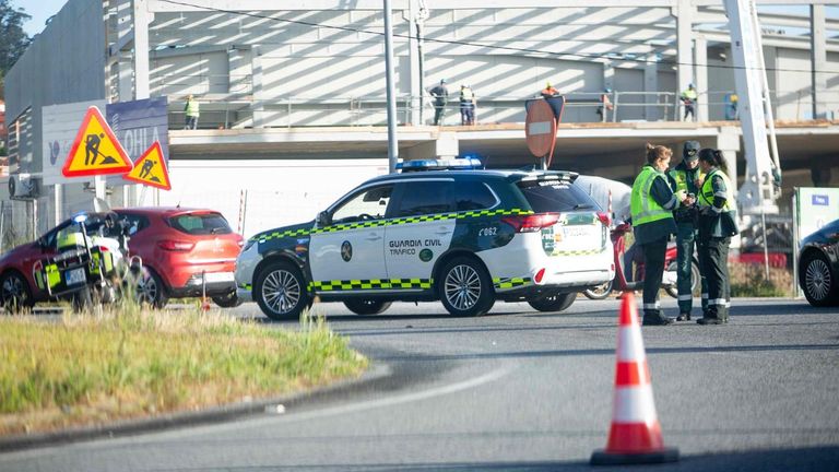 Un trabajador muere atropellado en la rotonda de Bricoking en Pontevedra