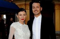 El director Rupert Sanders, con su mujer, Liberty Ross.