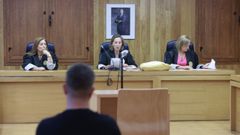 El tribunal de la Sala Segunda de la Audiencia Provincial de Lugo en un juicio de este jueves, compuesta �nicamente por mujeres.