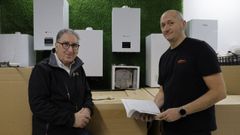 Diego Fernández, gerente de Dífer Galicia, y Emilio Yáñez, jefe técnico.