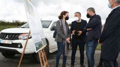 La directora general de Biodiversidad, Montes y Desertificaci�n, Mar�a Jes�s Rodr�guez de Sancho; el consejero de Medio Rural y Cohesi�n Territorial, Alejandro Calvo; y el alcalde de Tineo, Jos� Ram�n Feito Lorences