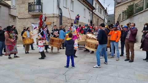 El fulin de Manzaneda particip en el desfile de entroido de Vilario de Conso