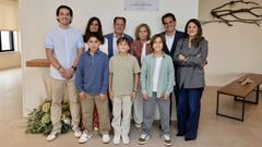 La familia Amarelle Pu�al en su nuevo tanatorio de Cerceda.