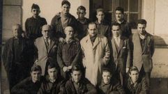 Ramon�, tercero por la izquierda en la fila del centro, autor del original escaparate 