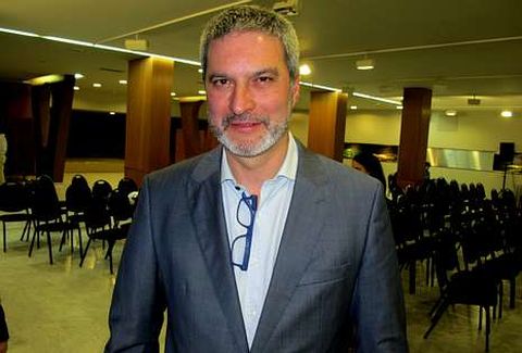 Bosch cree que la respuesta inteligente ser�a hacer alg�n cambio constitucional.