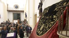 El manto restaurado de la virgen se present� este lunes en la iglesia de Dolores.
