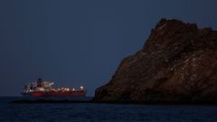 Un petrolero permanece calado en el estrecho de Ormuz