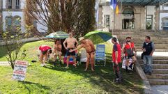 Protesta en defensa de los trabajadores de Veolia, ante el Hospital Provincial de Pontevedra