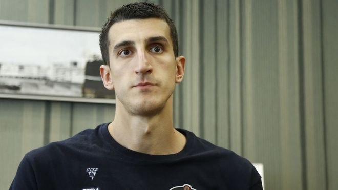 Dejan Kravic en su presentacin con el Obradoiro en 2019