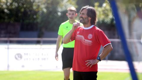 El t�cnico noi�s, Luis Bonilla, busc� soluciones con los cambios pero no las encontr�.