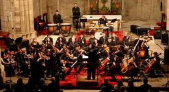 La Sinf�nica de Melide durante uno de sus conciertos, dirigida por Fernando V�zquez.