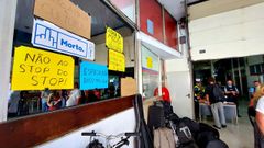 Los m�sicos tuvieron que recoger sus instrumentos y desalojar los locales.