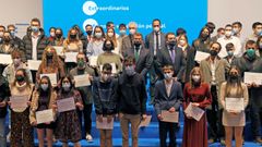 Feijoo y el conselleiro de Educaci�n, este lunes junto a los estudiantes premiados.