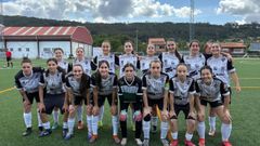 Las jugadoras del Outes que lograron el ascenso a Segunda Divisi&oacute;n Gallega de f&uacute;tbol femenino.