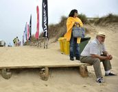 <span lang= es-es >DONI�OS</span>. Es una de las m�s concurridas y presenta el mismo problema que la playa de Esmelle, aunque de forma menos acusada. 
