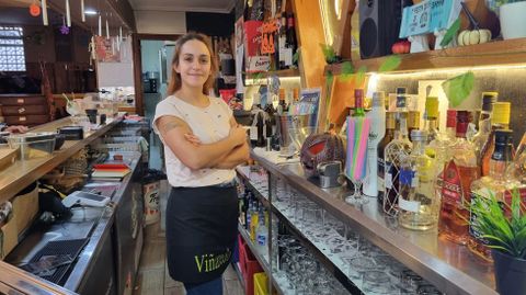 Mara Prada regenta el bar Venus, en la calle Profesor Eloy Mira de O Barco,  desde el pasado mes de febrero. 