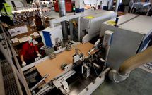 La empresa, dedicada a la fabricaci�n de puertas, cuenta con unas modernas instalaciones en Botos. 
