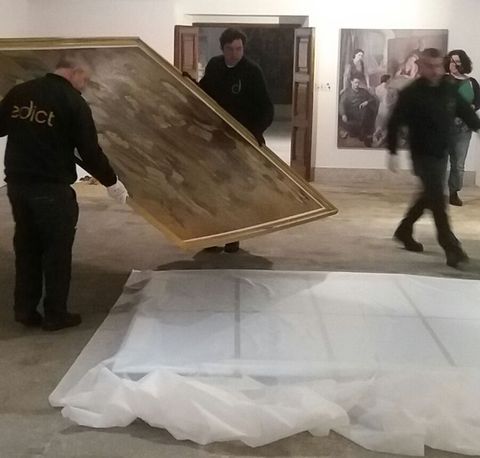 El cuadro, en el momento de ser embalado para el transporte. 
