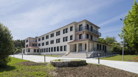 Exterior de la nueva residencia para mayores Raiola Oleiros, en Bastiagueiro