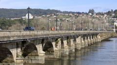 Una vista del puente de piedra de Pontedeume.
