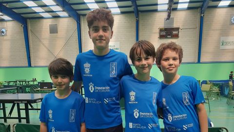 J&oacute;venes integrantes de la Agrupaci&oacute;n Deportiva Zas en el campeonato gallego de tenis de mesa.