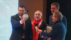 Adrin Barbn durante el acto de reconocimiento a la comunidad en los 14 Encuentros Fundacin Manuel Fernndez Lito