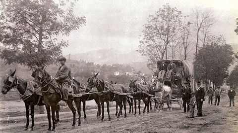 Un carruaje que haca el trayecto entre Oviedo y Tineo, a mediados del siglo XIX