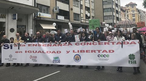 Cabecera de la manifestacin en defensa de la escuela concertada, en Oviedo.Cabecera de la manifestacin en defensa de la escuela concertada, en Oviedo 