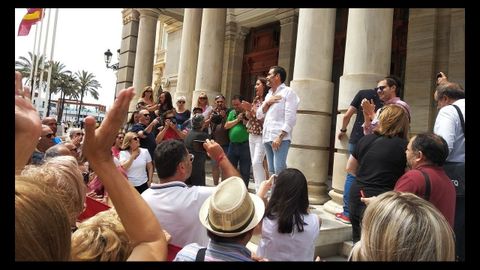 Discurso del exalcalde de Cartagena, Jose L�pez, en la plaza del Ayuntamiento tras no revalidar su cargo el pasado junio 
